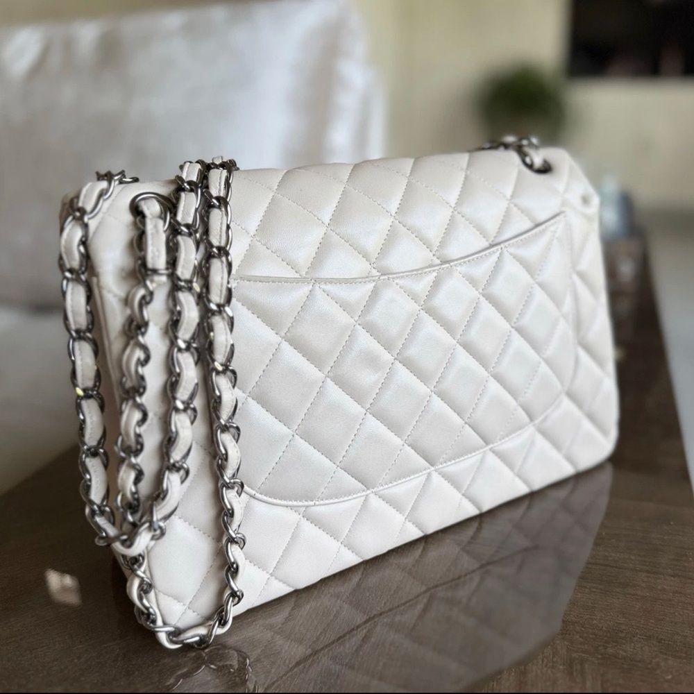 CHANEL Classic Jumbo Double Flap Bag – Ivory Quilted Lambskin - Picture 2 of 9